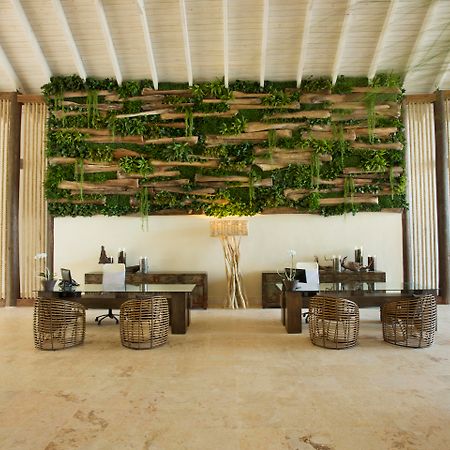 Viva V Samana By Wyndham, A Trademark Adults All Inclusive Las Terrenas Bagian luar foto Living wall at the front desk of the hotel
