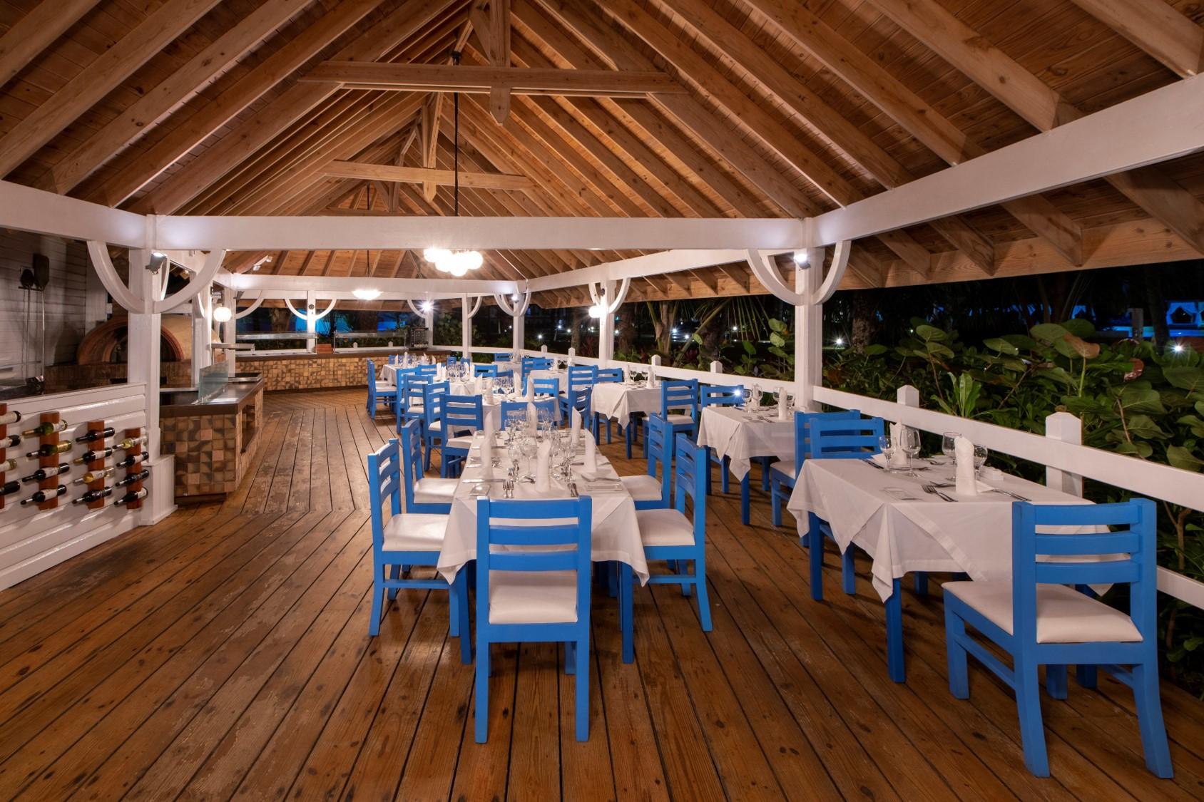 Viva V Samana By Wyndham, A Trademark Adults All Inclusive Las Terrenas Bagian luar foto Restaurant at the Hotel