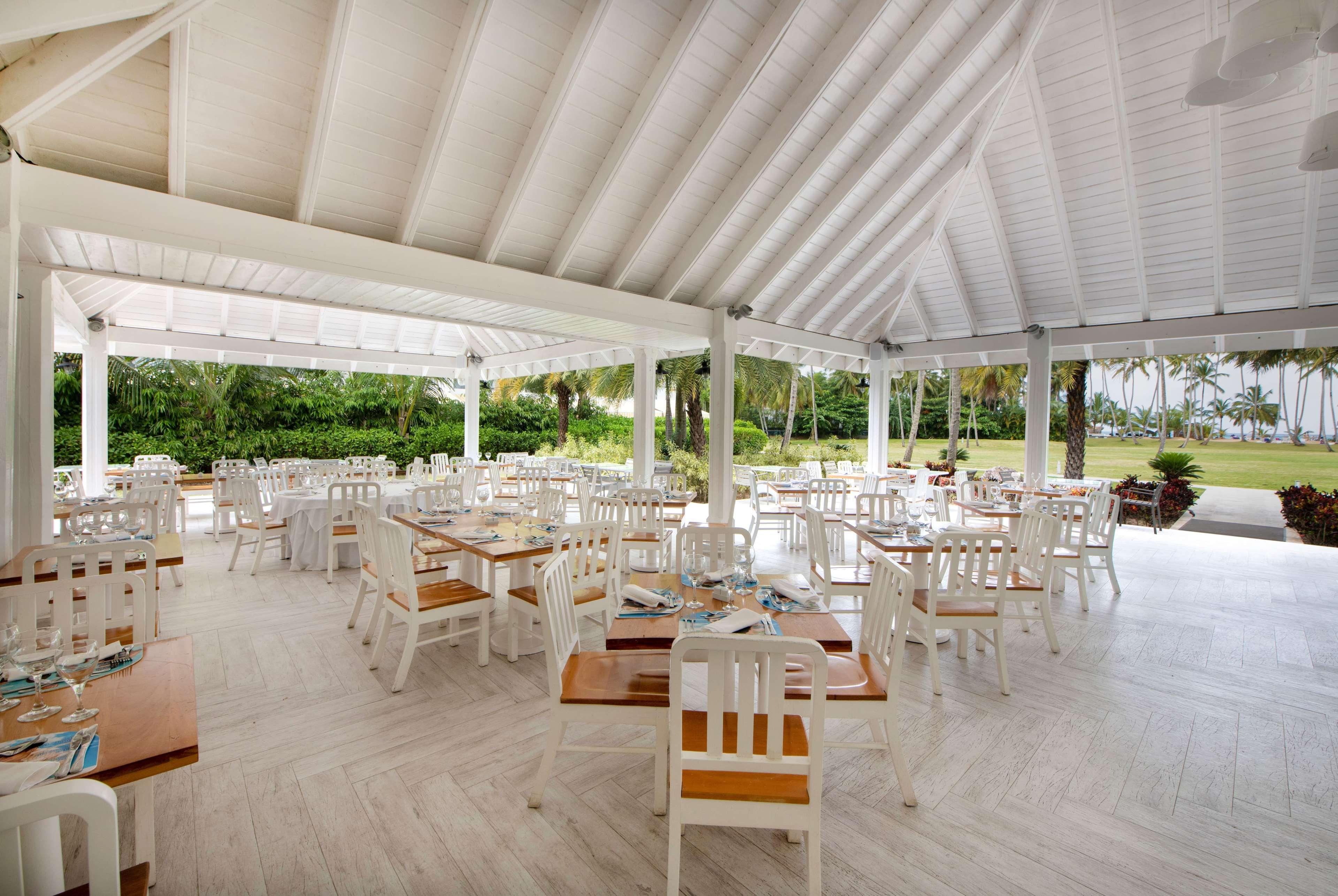 Viva V Samana By Wyndham, A Trademark Adults All Inclusive Las Terrenas Bagian luar foto The interior of the restaurant