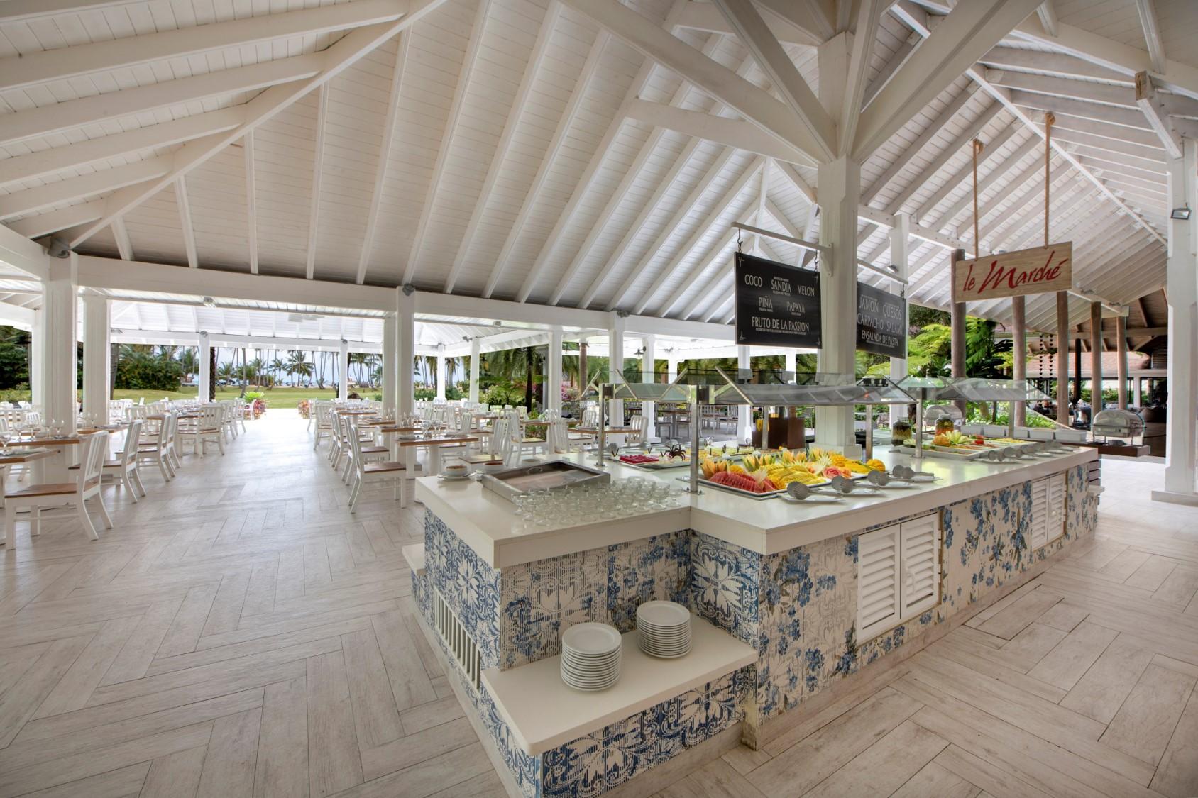Viva V Samana By Wyndham, A Trademark Adults All Inclusive Las Terrenas Bagian luar foto The buffet at the resort