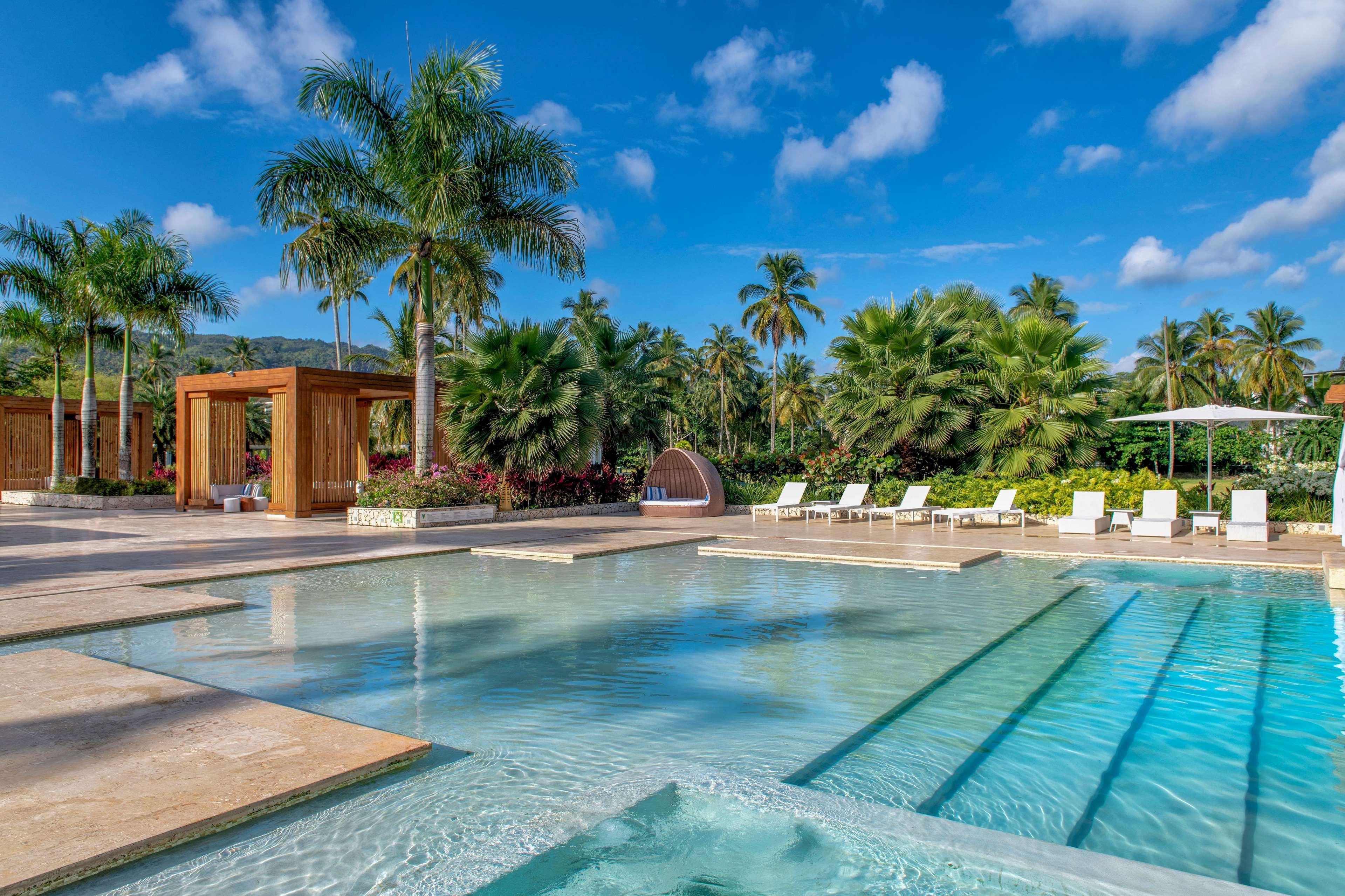 Viva V Samana By Wyndham, A Trademark Adults All Inclusive Las Terrenas Bagian luar foto The swimming pool at the Four Seasons Resort