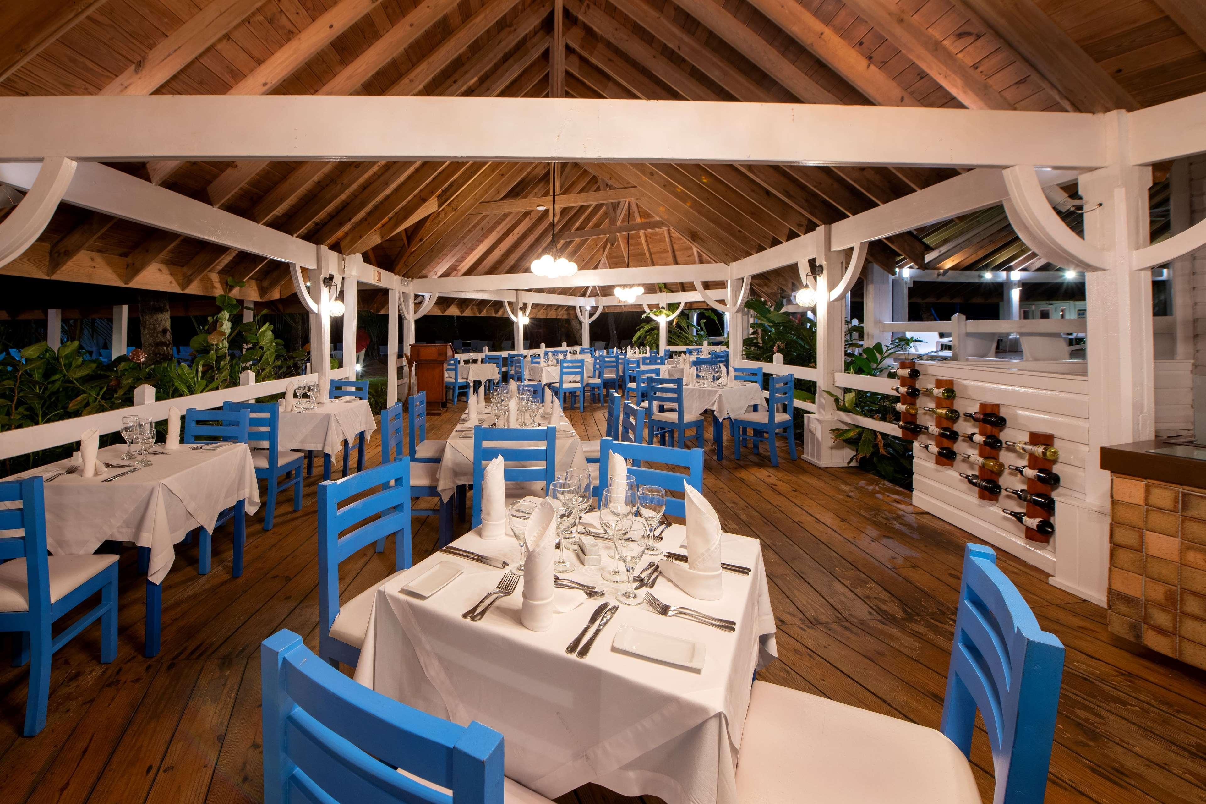 Viva V Samana By Wyndham, A Trademark Adults All Inclusive Las Terrenas Bagian luar foto Restaurant at Sandals Halcyon Beach