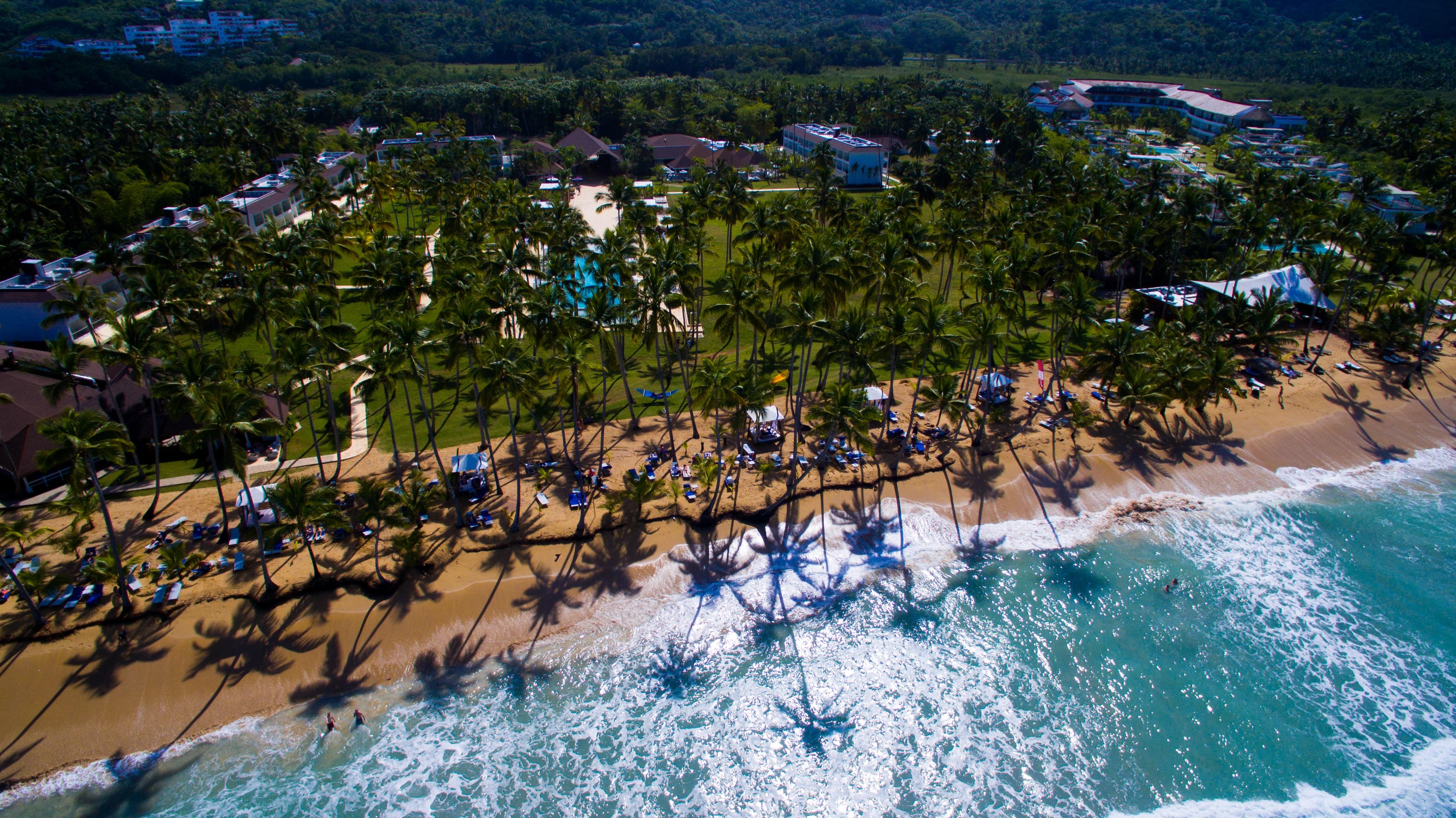 Viva V Samana By Wyndham, A Trademark Adults All Inclusive Las Terrenas Bagian luar foto Aerial view of the beach