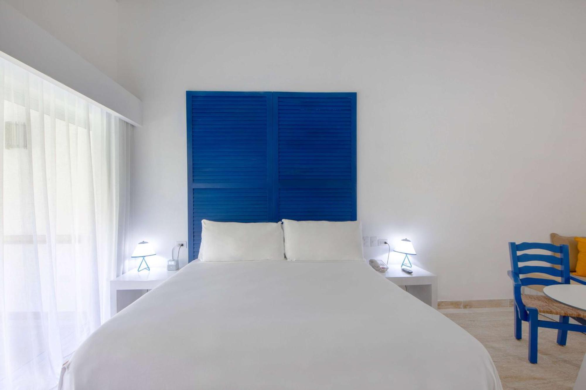 Viva V Samana By Wyndham, A Trademark Adults All Inclusive Las Terrenas Bagian luar foto A bedroom at the hotel