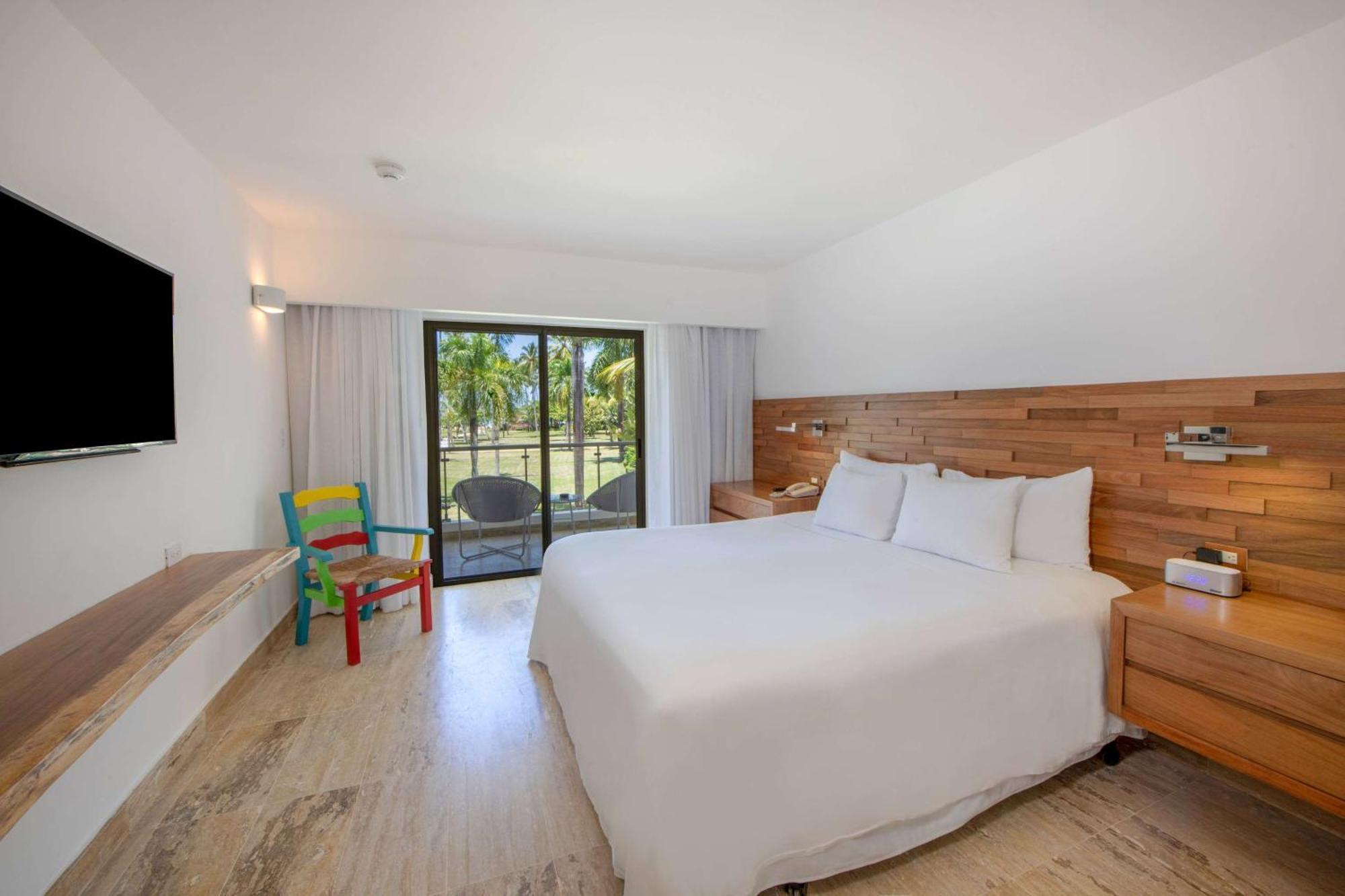 Viva V Samana By Wyndham, A Trademark Adults All Inclusive Las Terrenas Bagian luar foto A room at the hotel