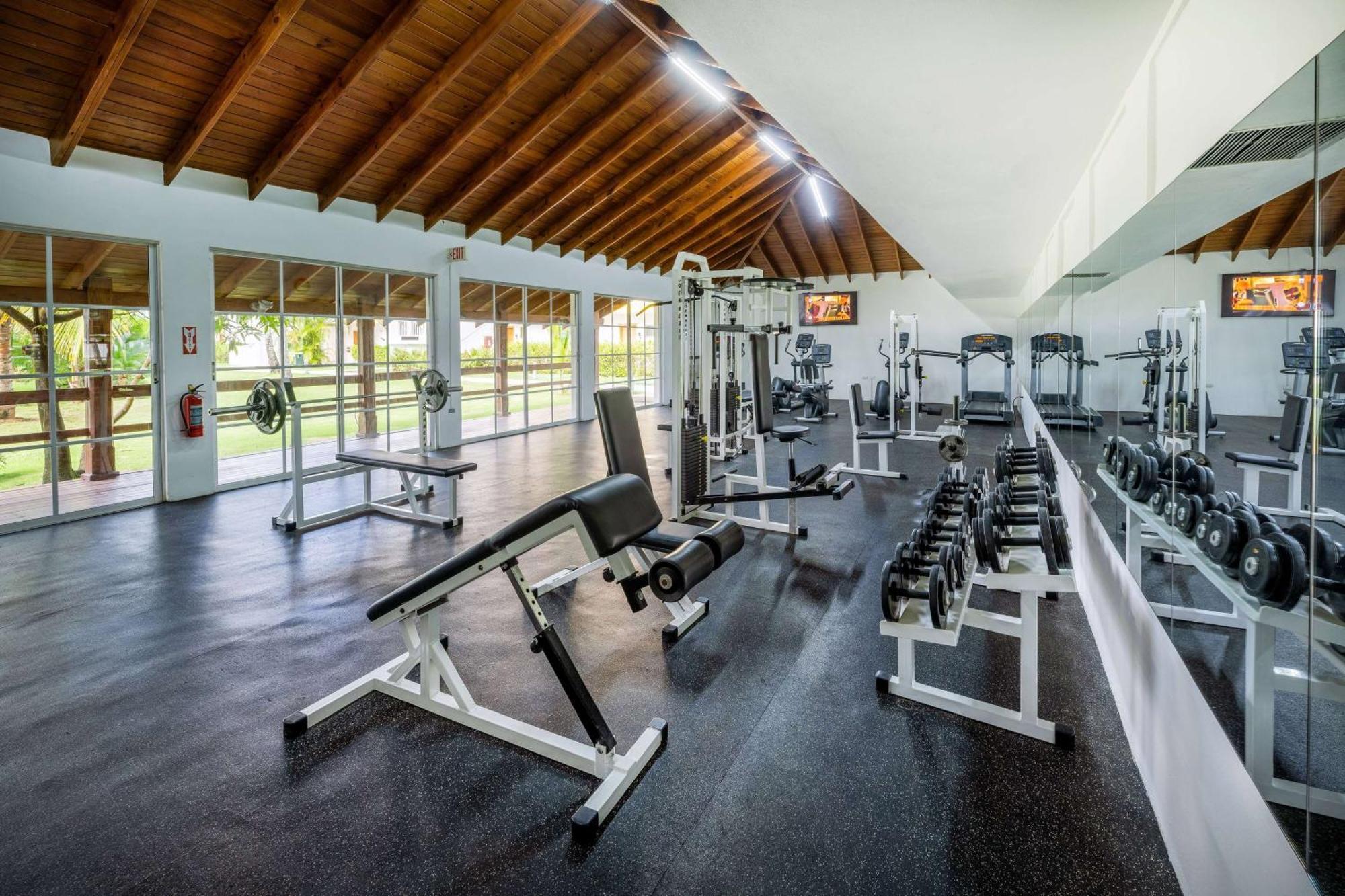 Viva V Samana By Wyndham, A Trademark Adults All Inclusive Las Terrenas Bagian luar foto The gym at the resort