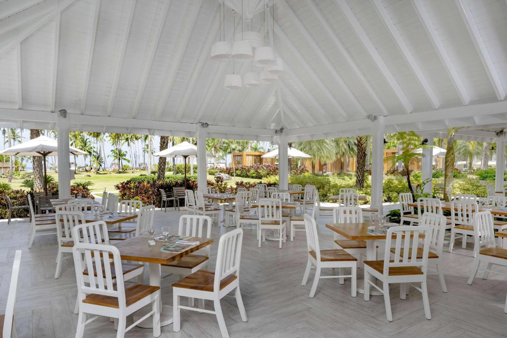 Viva V Samana By Wyndham, A Trademark Adults All Inclusive Las Terrenas Bagian luar foto The interior of the restaurant