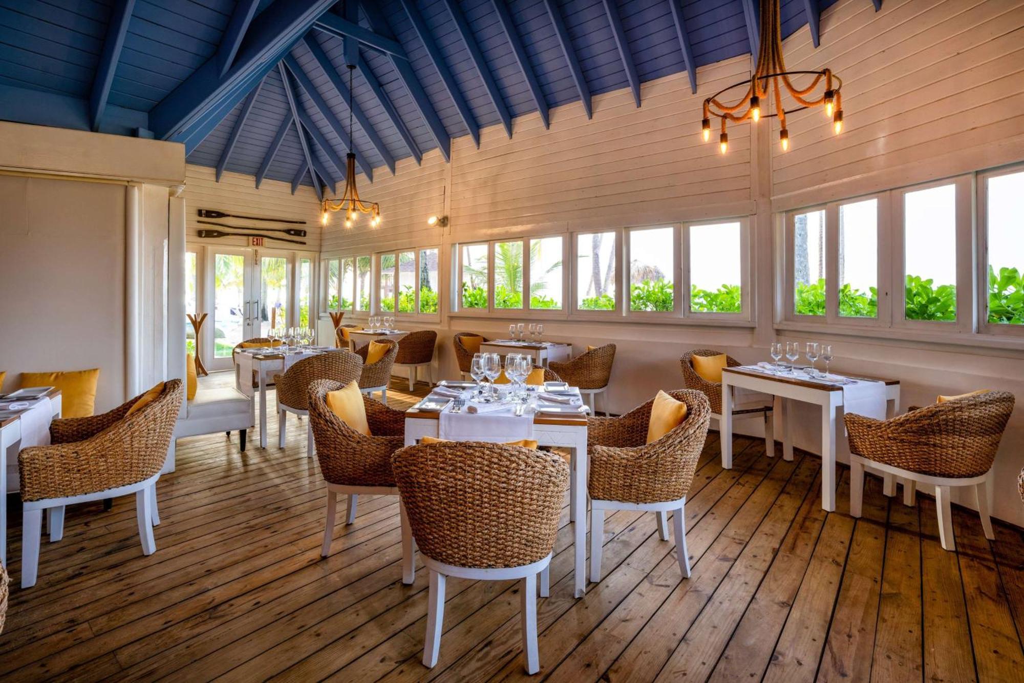 Viva V Samana By Wyndham, A Trademark Adults All Inclusive Las Terrenas Bagian luar foto The restaurant at the hotel