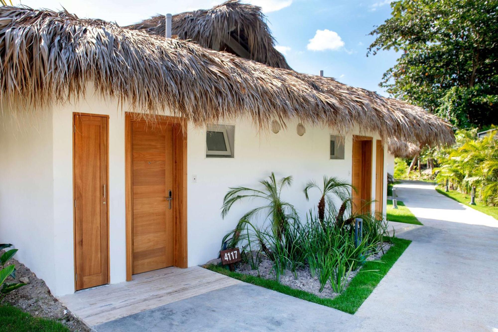 Viva V Samana By Wyndham, A Trademark Adults All Inclusive Las Terrenas Bagian luar foto The bathrooms at the resort