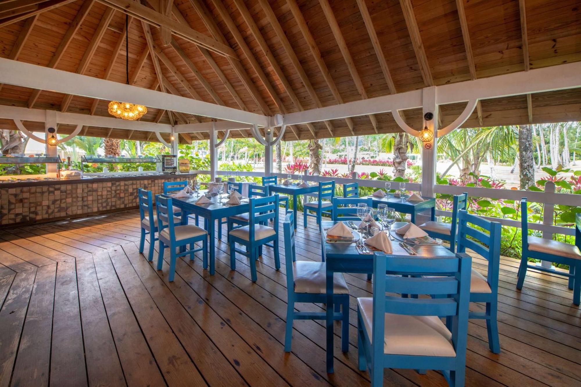 Viva V Samana By Wyndham, A Trademark Adults All Inclusive Las Terrenas Bagian luar foto Restaurant at the resort