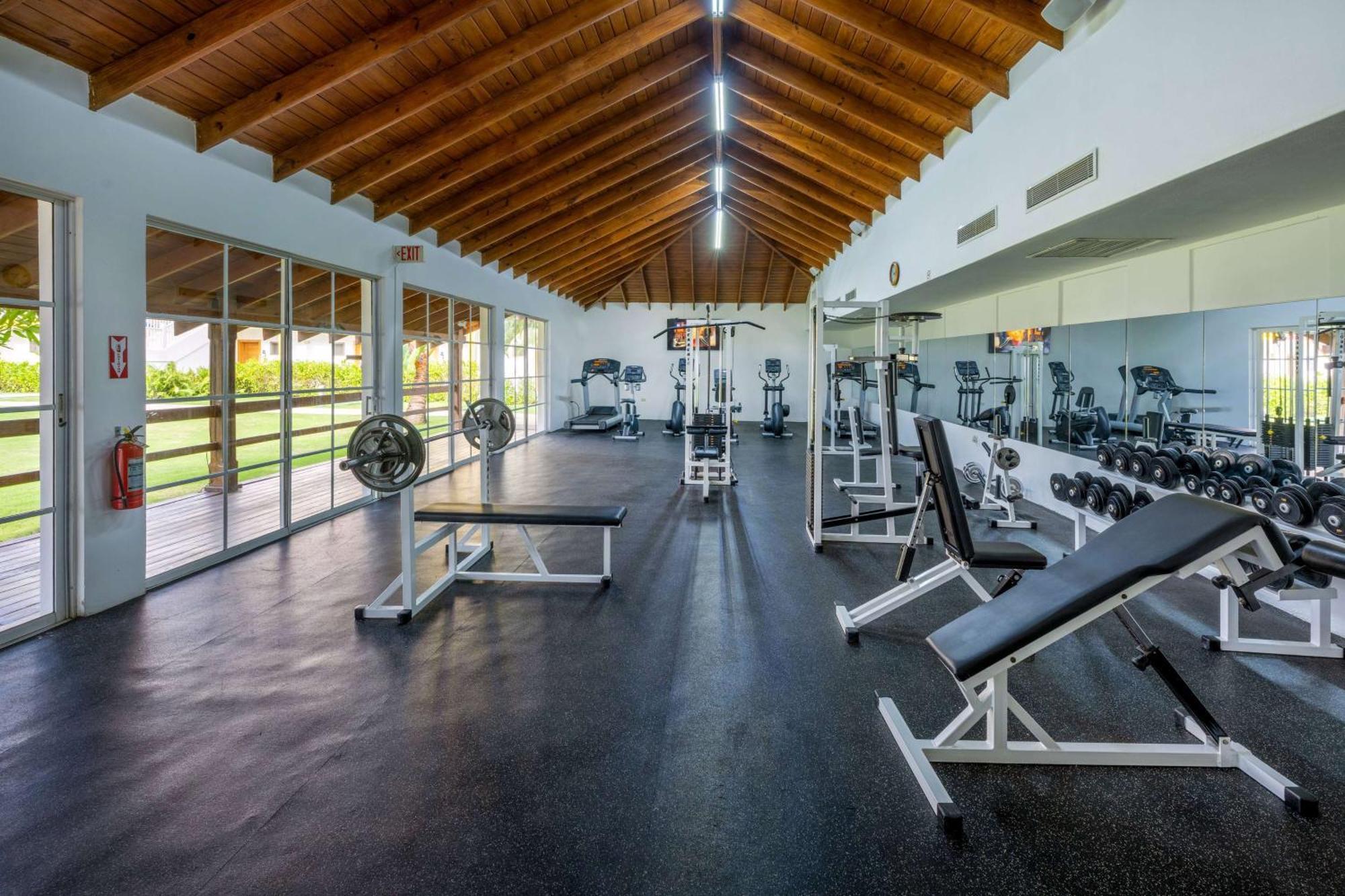Viva V Samana By Wyndham, A Trademark Adults All Inclusive Las Terrenas Bagian luar foto The gym at the resort